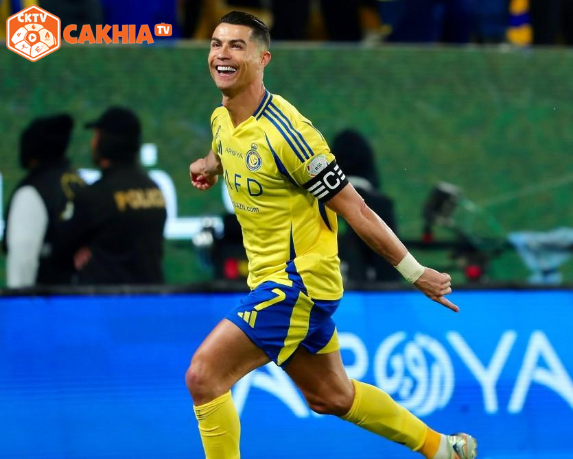 "Ronaldo khởi đầu năm 2025 bằng kỷ lục vô tiền khoáng hậu không ai địch nổi"