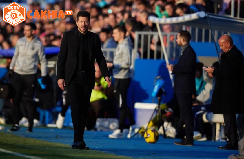 Atletico của Simeone có nguy cơ bị Real Madrid chiếm lấy ngôi đầu La Liga nếu Los Blancos giành chiến thắng trước Las Palmas.