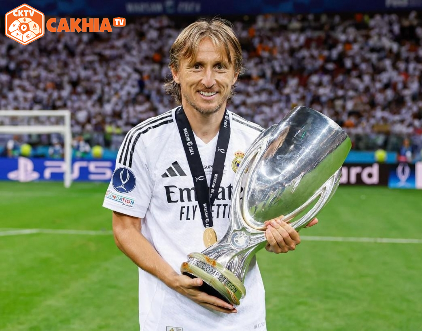 Luka Modric hiện là cầu thủ giành nhiều danh hiệu nhất lịch sử Real Madrid.