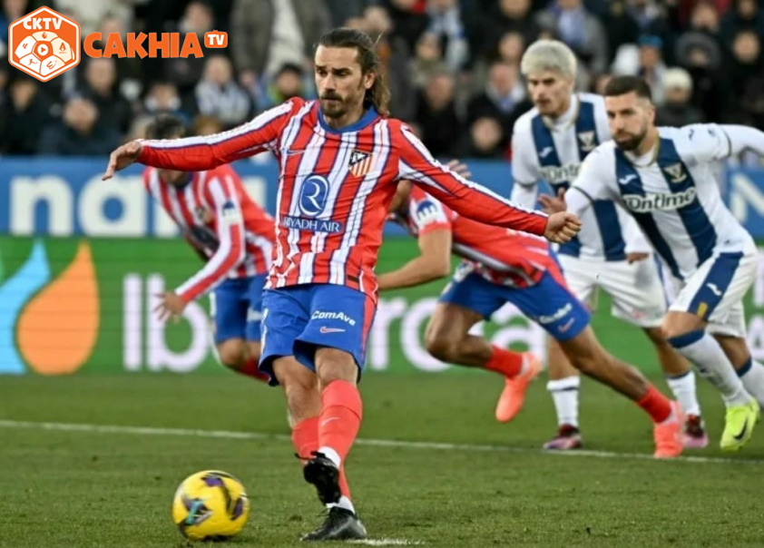 "Atletico Thất Thủ, Nguy Cơ Mất Ngôi Đầu Bảng Cho Real Madrid"