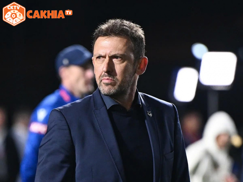 HLV Tony Popovic tiết lộ Harry Souttar đã rất thất vọng khi dính chấn thương nặng