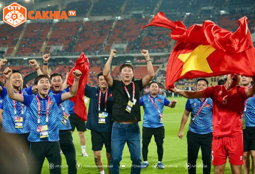 "HLV Kim Sang Sik và Sứ Mệnh Tái Lập Vàng tại SEA Games: Động Lực và Chiến Lược mới"