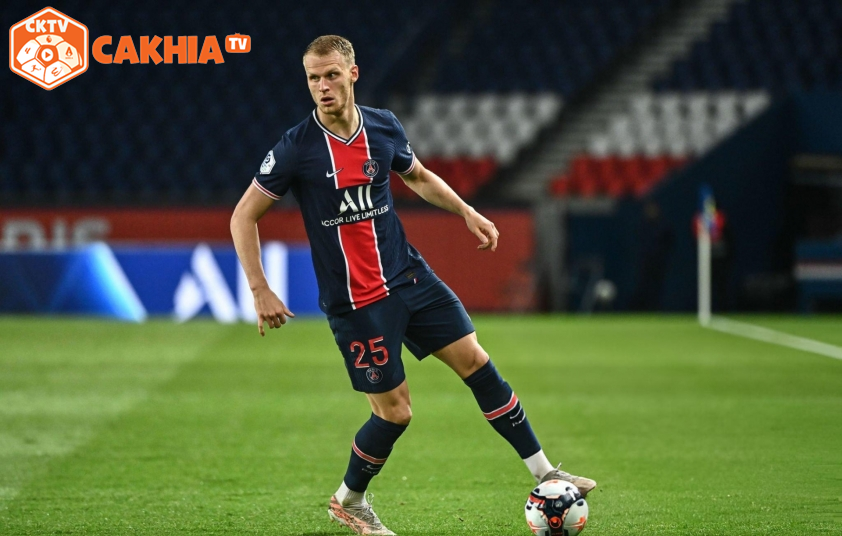 Mitchel Bakker từng có thời gian thi đấu cho PSG