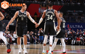 "Giannis Antetokounmpo ghi triple-double, giúp Milwaukee Bucks giành chức vô địch NBA Cup lần đầu tiên"