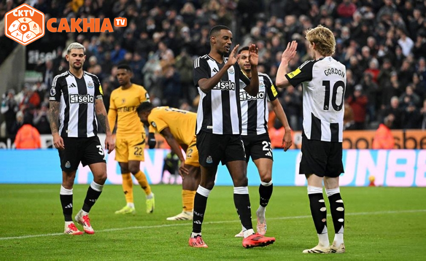 Isak là ngôi sao hy vọng của Newcastle trong cuộc đua top 4 Ngoại hạng Anh. Ảnh: Getty