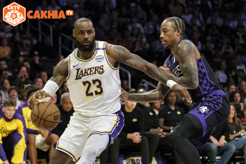 "LeBron James và Anthony Davis 'thi triển' sức mạnh, Lakers vẫn giữ vững đà thăng hoa"