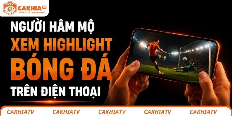 Người hâm mộ xem highlight bóng đá trên điện thoại