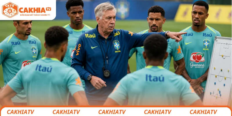 HLV Ancelotti chỉ đạo tuyển Brazil trong buổi tập chiến thuật